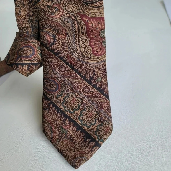 Charing Cross Mens Tie Red Green Gold Tan Paisley 100% Silk Hand Finished - Picture 6 of 6